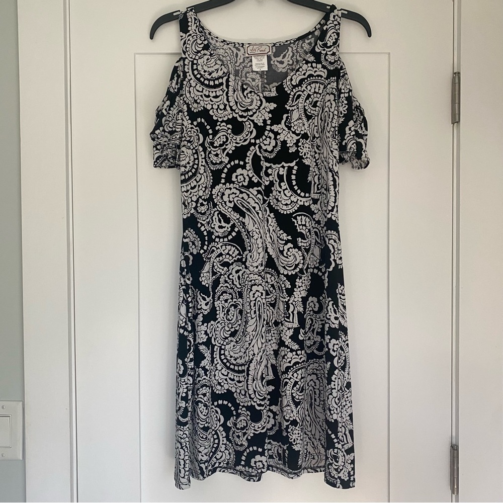 Ivy Road Black and White Cold Shoulder Dress Size Small
